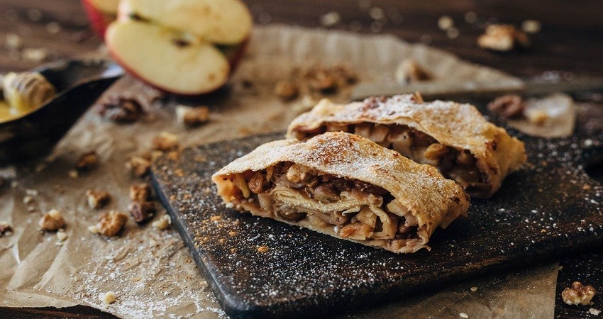 Bánh táo cuộn Apfelstrudel