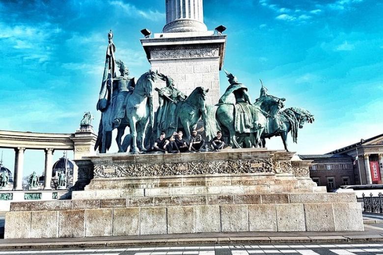 Heroes Square