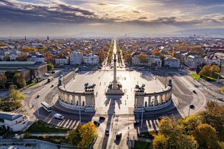 Heroes Square